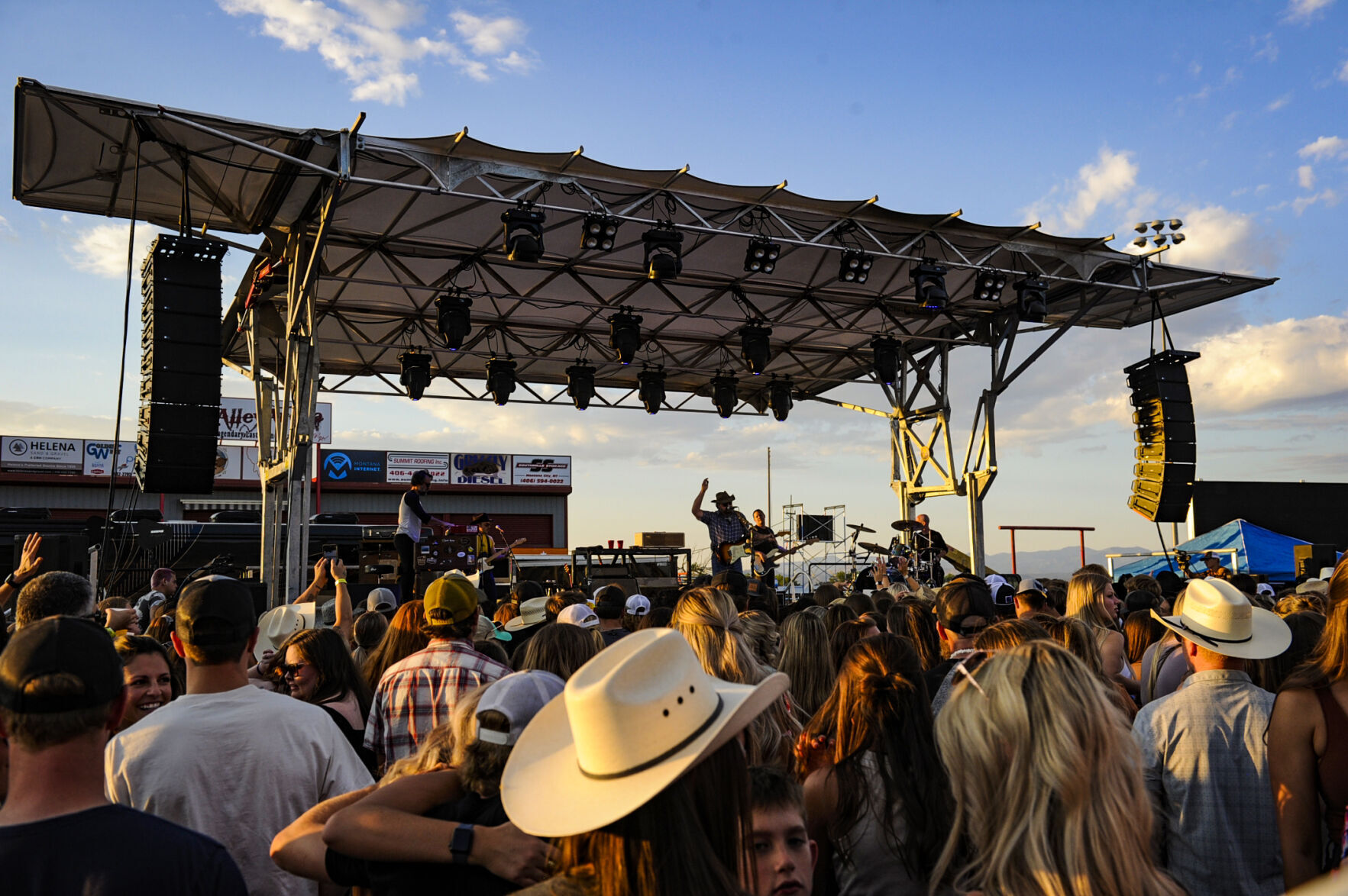 Randy Houser performs